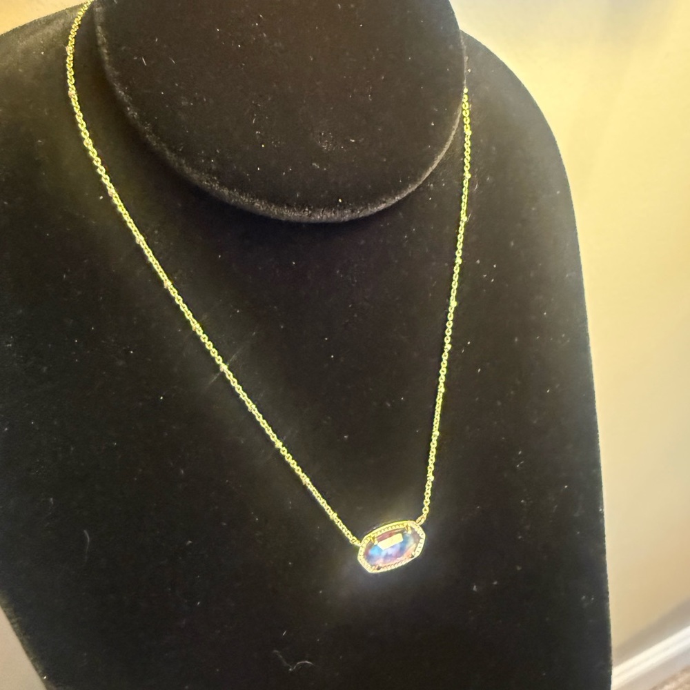 Kendra Scott Elisa 14 Gold Chain Necklace with Lilac Abalone Oval Pendant - Picture 4 of 9